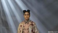 Foto Koleksi Biyan Spring/Summer 2025, Busana Terinspirasi Keindahan Bunga