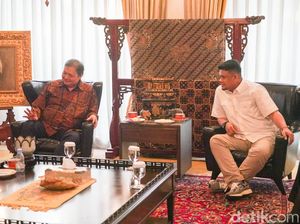 Bertemu Ijeck, Bobby Duduk di Sebelah Airlangga Hartarto