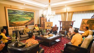 Bobby Nasution dan Ijeck Bertemu di Rumah Airlangga Hartarto