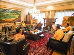 Bobby Nasution dan Ijeck Bertemu di Rumah Airlangga Hartarto