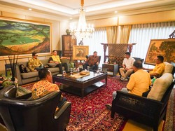 Bobby Nasution dan Ijeck Bertemu di Rumah Airlangga Hartarto