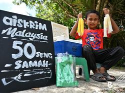 Keren! Bocah 7 Tahun Pilih Berjualan Es untuk Belajar Berhitung
