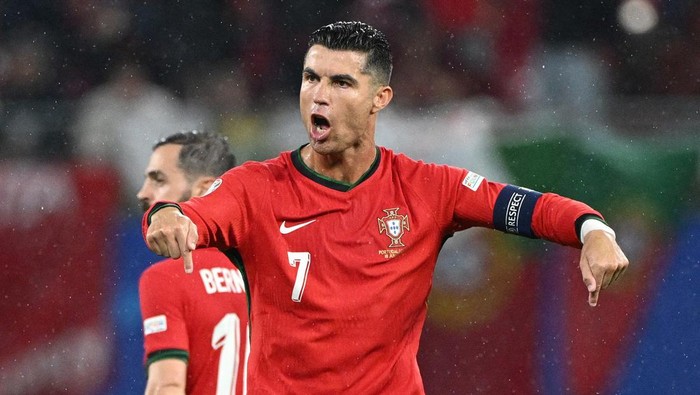 Soccer Football - Euro 2024 - Group F - Portugal v Czech Republic - Leipzig Stadium, Leipzig, Germany - June 18, 2024  Portugals Cristiano Ronaldo looks dejected after Czech Republics Lukas Provod scores their first goal REUTERS/Annegret Hilse