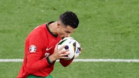 Cristiano Ronaldo sebelumnya sudah miliki rekor penampilan terbanyak di Euro (enam edisi), pencetak gol terbanyak (14 kali), dan penampilan terbanyak (27 kali) (Reuters)
