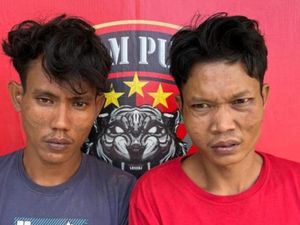 2 Begal Gasak Motor Petani Muara Enim Diciduk, Senpi-Amunisi Disita Polisi