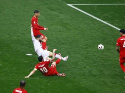 Georgia mempu menyamakan skor 1-1 lewat Georges Mikautadze. REUTERS/Leon Kuegeler.  