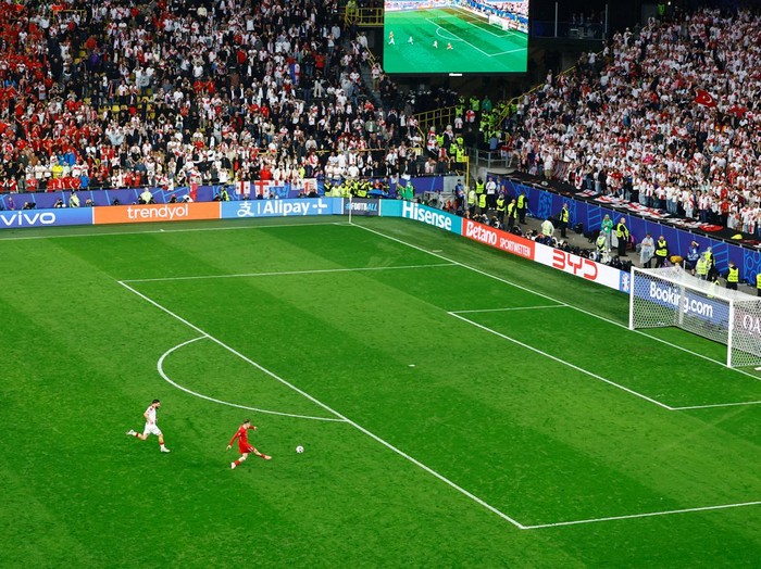 Soccer Football - Euro 2024 - Group F - Turkey v Georgia - Dortmund BVB Stadion, Dortmund, Germany - June 18, 2024 Turkey's Arda Guler celebrates scoring their second goal REUTERS/Wolfgang Rattay     TPX IMAGES OF THE DAY