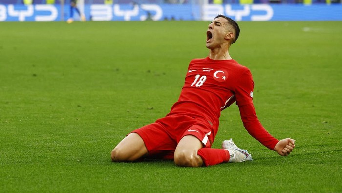Gol Cantik Guler, Bantuk Turki Libas Georgia 3-1 Soccer Football - Euro 2024 - Group F - Turkey v Georgia - Dortmund BVB Stadion, Dortmund, Germany - June 18, 2024 Turkey's Arda Guler celebrates scoring their second goal REUTERS/Wolfgang Rattay TPX IMAGES OF THE DAY