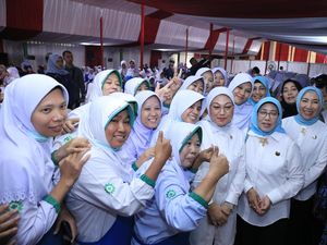 Menaker Imbau Pentingnya Pemeriksaan Kanker Serviks bagi Pekerja Perempuan Menaker Imbau Pentingnya Pemeriksaan Kanker Serviks bagi Pekerja Perempuan