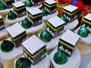 17 Rekomendasi Oleh-oleh Haji, dari Alat Ibadah sampai Makanan Khas Arab 17 Rekomendasi Oleh-oleh Haji, dari Alat Ibadah sampai Makanan Khas Arab