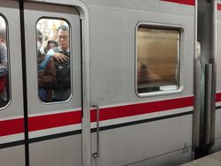 Jumlah Penumpang KRL Capai 892.468 di Hari Pelantikan Presiden