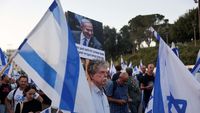 Warga Israel Demo Minta Netanyahu Mundur