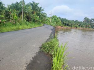 Jalan Mandi Angin Muratara Nyaris Ambles, Warga Waswas Saat Melintas