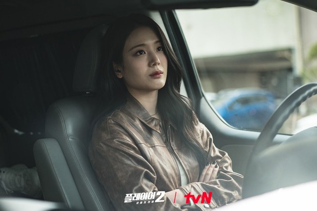 Jang Gyu Ri sebagai pengemudi di The Player 2/ Foto: instagram.com/tvn_drama