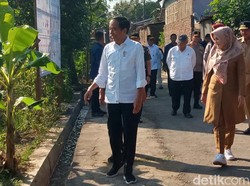 Jokowi Kunjungi Klaten, Cek Pompanisasi Air hingga Bincang dengan Petani