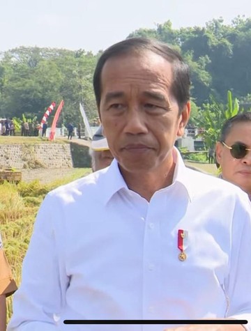 Balon dan Kue yang Beda di Syukuran Ultah ke-63 Jokowi