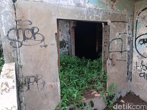 Banyak Rumah di Kampung Zombie Kosong Terbengkalai, Nggak Laku Dijual