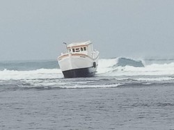 Hih Seram! Kapal Tanpa ABK Terdampar di Perairan Penyaungan Lebak