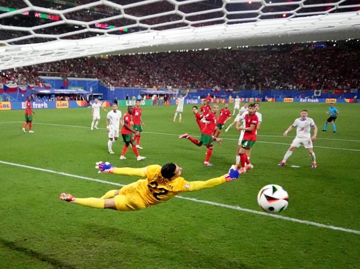 Soccer Football - Euro 2024 - Group F - Portugal v Czech Republic - Leipzig Stadium, Leipzig, Germany - June 18, 2024  Czech Republic's Lukas Provod scores their first goal past Portugal's Diogo Costa REUTERS/John Sibley