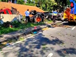 Truk Kontainer Tabrak 2 Motor-Rumah di Pasuruan, Tiga Orang Tewas