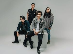 Nevach Nikmatin Lara Lewat Lagu Krisan Nevach Nikmatin Lara Lewat Lagu Krisan