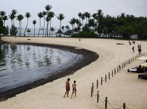 Pantai Sentosa Singapura Ditutup gegara Tumpahan Minyak, Begini Kondisinya Pantai Sentosa Singapura Ditutup gegara Tumpahan Minyak, Begini Kondisinya