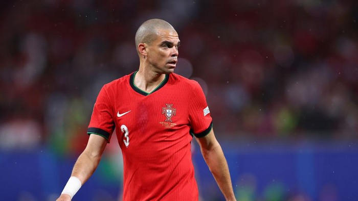 LEIPZIG, GERMANY - JUNE 18: Pepe of Portugal  during the UEFA EURO 2024 group stage match between Portugal and Czechia at Football Stadium Leipzig on June 18, 2024 in Leipzig, Germany.(Photo by Robbie Jay Barratt - AMA/Getty Images)