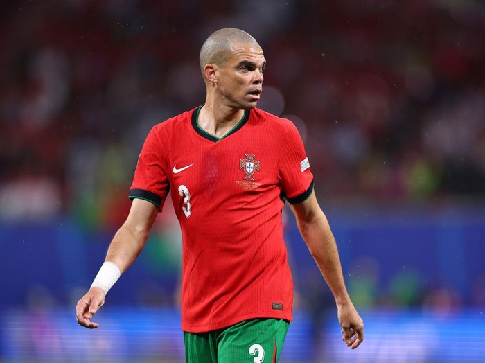 LEIPZIG, GERMANY - JUNE 18: Pepe of Portugal  during the UEFA EURO 2024 group stage match between Portugal and Czechia at Football Stadium Leipzig on June 18, 2024 in Leipzig, Germany.(Photo by Robbie Jay Barratt - AMA/Getty Images)