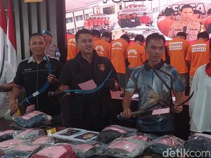 Polisi Tangkap 12 Pelaku Tawuran Tewaskan Pelajar di Bogor, Celurit Disita