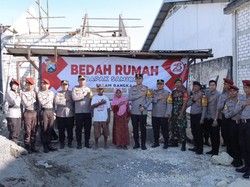 Sambut HUT ke-78 Bhayangkara, Polres Lamongan Gelar Bedah Rumah Bedah