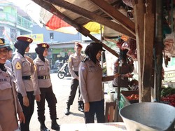 Cara Polwan Antisipasi Kejahatan di Pasar Kota Mojokerto