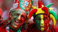 Penggemar Portugal di dalam stadion sebelum pertandingan Portugal vs Republik Ceko di Stadion Leipzig, Jerman. REUTERS/Lisi Niesner