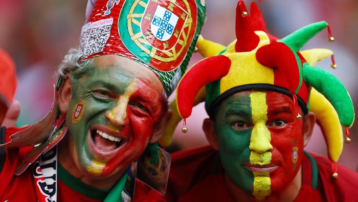 Potret Nyentrik Suporter di Euro 2024 Soccer Football - Euro 2024 - Group F - Portugal v Czech Republic - Leipzig Stadium, Leipzig, Germany - June 18, 2024 Portugal fans inside the stadium before the match before the match REUTERS/Lisi Niesner