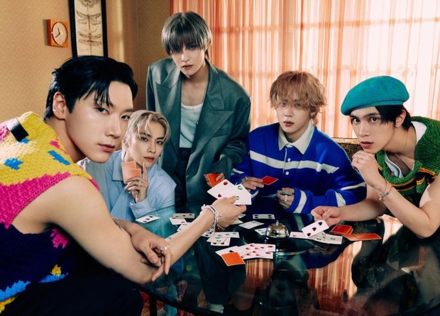 Potret WayV dalam foto konsep album 'Give Me That'