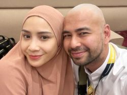 7 Foto Artis Tampil Botak Setelah Ibadah Haji, Raffi hingga Rezky Adhitya