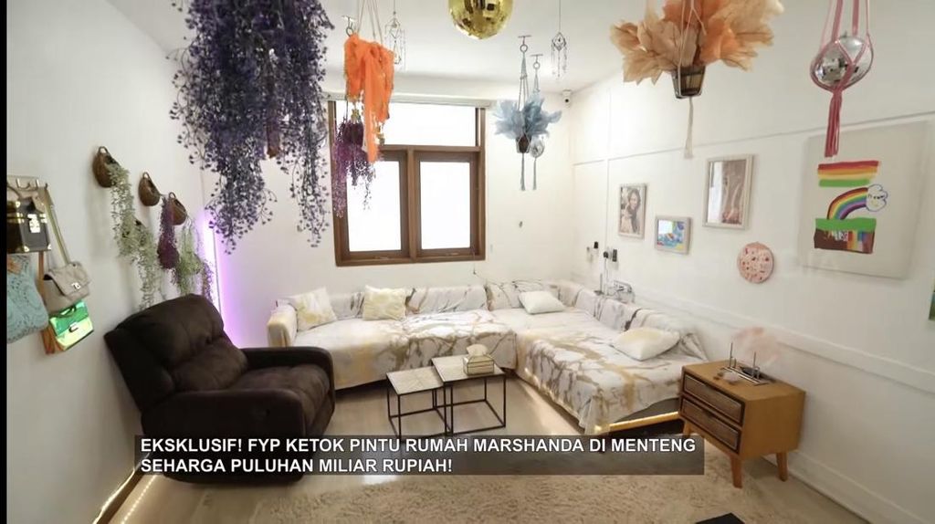 Foto: Rumah Healing Marshanda, Kental dengan Eleman Tropical Modern Foto: Rumah Healing Marshanda, Kental dengan Eleman Tropical Modern