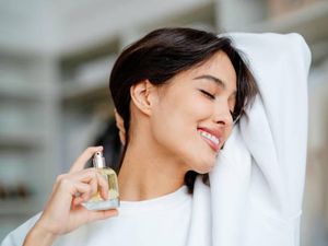 Intip 8 Cara Memakai Parfum agar Tahan Lama, Ini Rahasianya! Intip 8 Cara Memakai Parfum agar Tahan Lama, Ini Rahasianya!