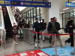 Stasiun Manggarai Kembali Dipadati Penumpang Usai Libur Idul Adha