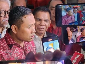 Kusnadi Staf Hasto Keluar Gedung KPK Usai 8 Jam Pemeriksaan