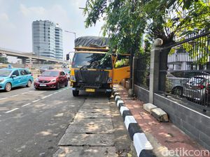 Diamankan, Ini Truk Kuning yang Ditabrak Mobil Porsche di Tol Dalam Kota