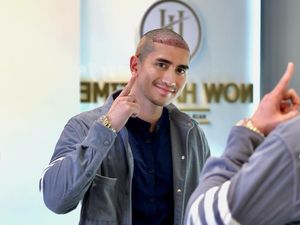 Foto Verrel Bramasta Kini Botak Demi Tanam Rambut, Kompak Bareng Adik & Ayah Foto Verrel Bramasta Kini Botak Demi Tanam Rambut, Kompak Bareng Adik & Ayah