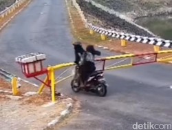Viral 2 Remaja Seruduk Portal Waduk Sermo Pakai Motor, Ternyata Sudah Sering