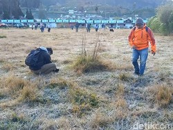 Berburu Embun Es, Wisatawan Berbondong-bondong ke Dieng