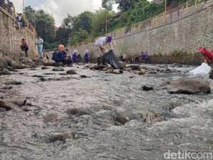 Aksi Bersih-bersih Sampah di Sungai Cileueur Ciamis Aksi Bersih-bersih Sampah di Sungai Cileueur Ciamis
