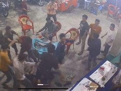 Pria di Tangsel Dikeroyok karena Kencing Sembarangan