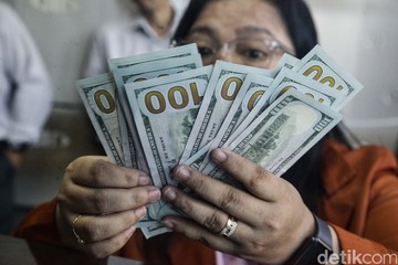 Dolar AS Makin Perkasa, Rupiah Melemah Pagi Tadi