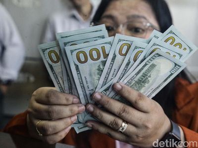 Dolar AS Makin Perkasa, Rupiah Melemah Pagi Tadi