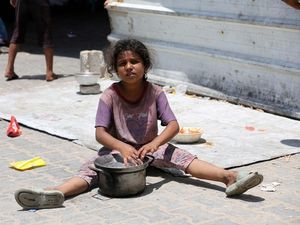 Duka Anak Palestina yang Kekurangan Makanan