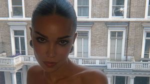 8 Gaya Seksi Penyanyi Brazil yang Disebut Pacar Baru Cruz Beckham