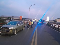 3 Kendaraan Tabrakan di Flyover Cimindi, Satu Orang Terluka